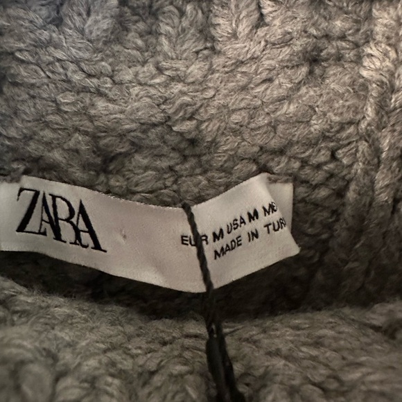 Zara NWT Cable Knit Sweater Vest Special Foil Print Finish Golden Metallic Sz M - Picture 6 of 9